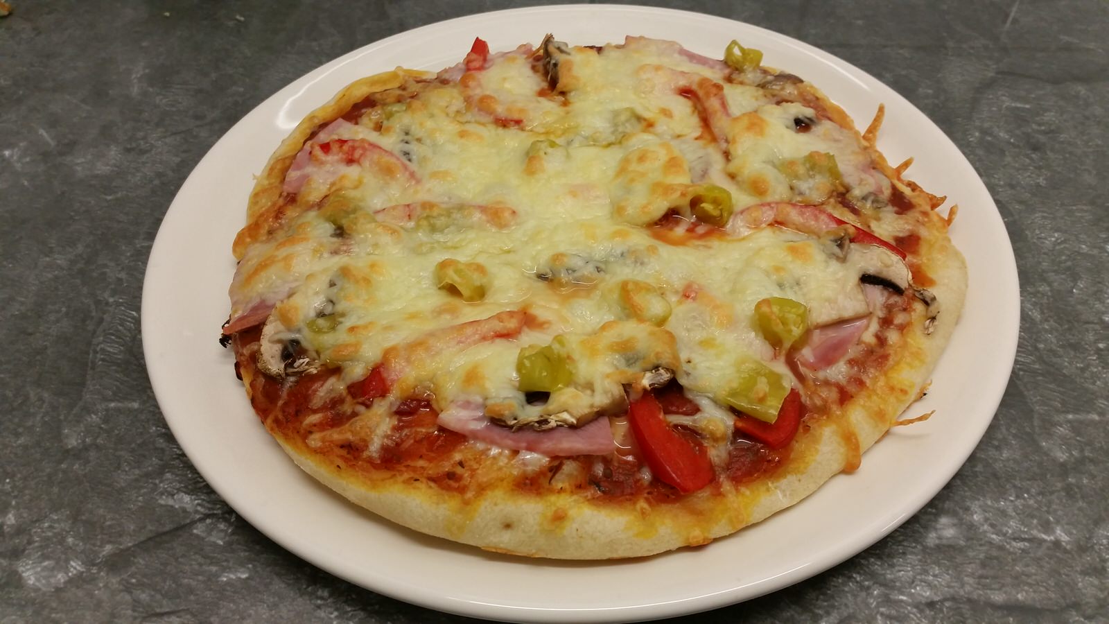 Pizza mit doppelt Käse – Mudershäuser Stübchen